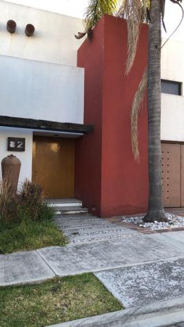 Casa en Venta, BOSQUES DE ANGELÓPOLIS  | Se encuentra ubicado en Angelópolis, Puebla | Vendo y Rento