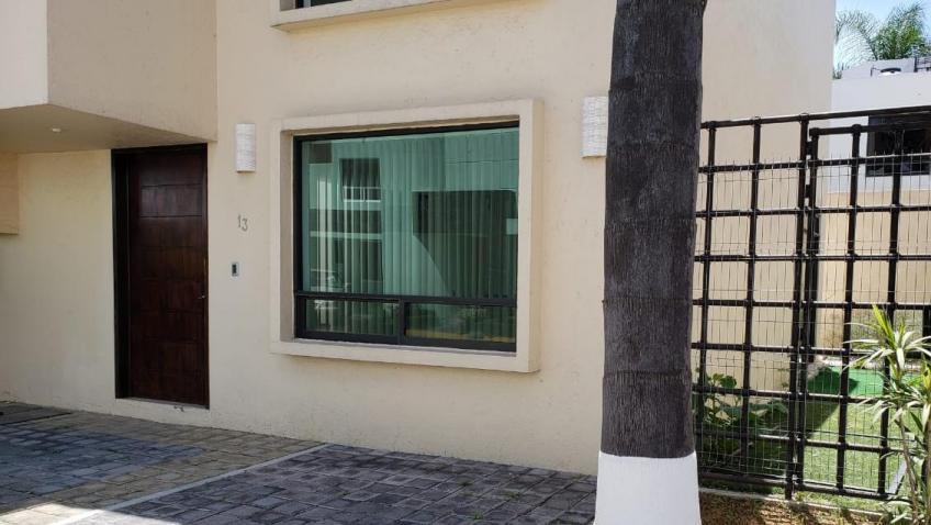 Casa en Renta, FARCC.PONTEVEDRA | Se encuentra ubicado en Boulevard atlixco , Puebla | Vendo y Rento