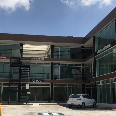 PLAZA SANTA FE CAMINO REAL A CHOLULA FRENTE A LA UNIVERSIDAD MADERO  | Vendo y Rento